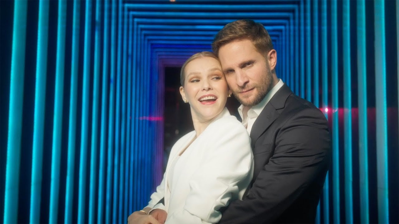 isabelracal's tweet card. PACO DE MARÍA & KIKA EDGAR - I STILL HAVEN'T FOUND WHAT I'M LOOKING...