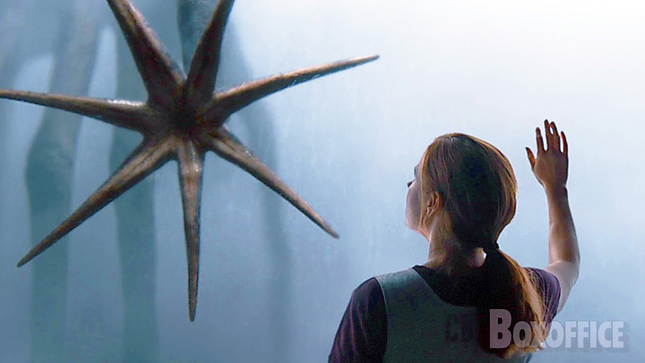 TheStupidLolo's tweet card. Learn the alien handshake | Arrival | CLIP