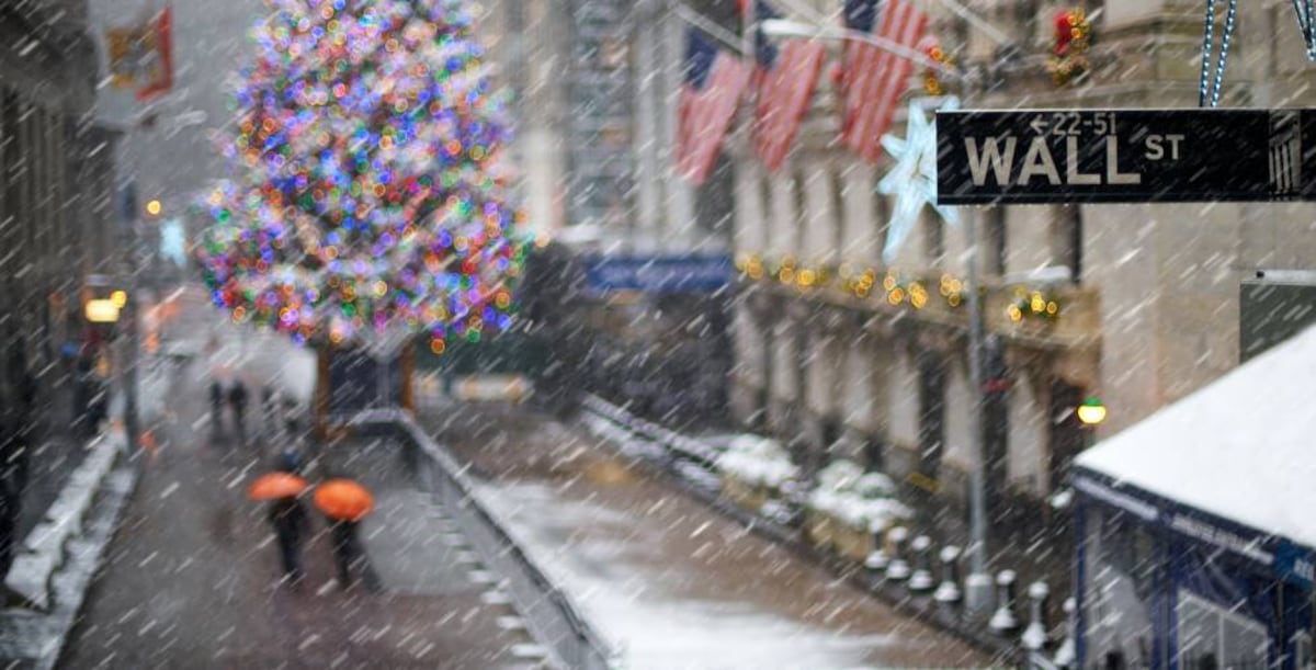 JDIAZCARDIEL's tweet card. Pese a las previsiones de enfriamiento, la economía estadounidense sigue fuerte. Algunos grandes fondos apuestan a que las Bolsas caerán pronto