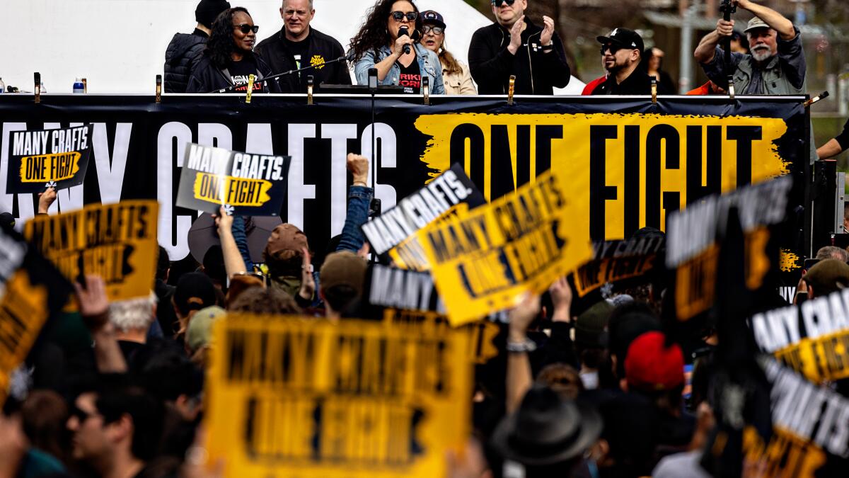 bryancblum's tweet card. A powerful, deep-pocketed force in California politics endorsed redrawing the state's congressional maps to counter President Trump's effort to push GOP states, notably Texas, to increase his party's...