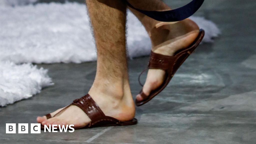 Howtopasstelc's tweet card. Prada described the Kolhapuri sandals as "leather footwear" but did not mention its origins, prompting backlash.