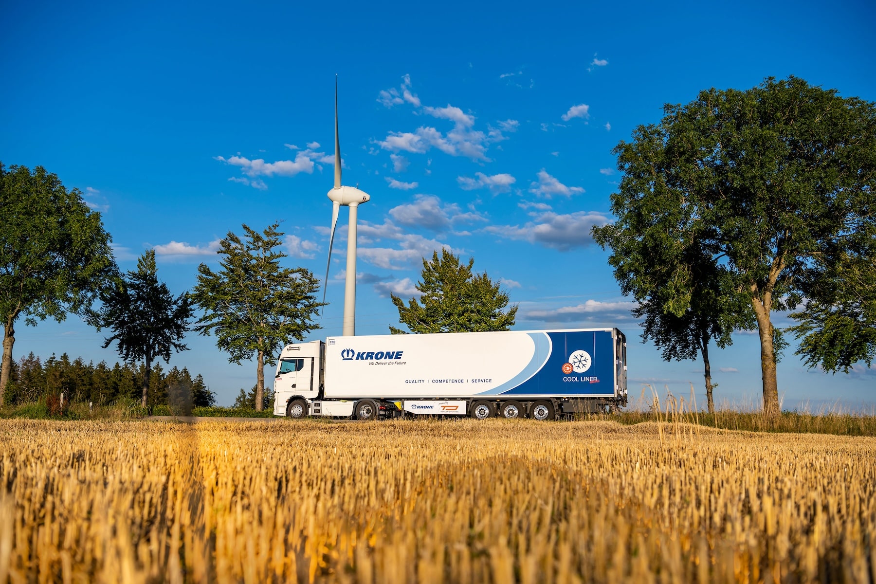 Globaltrailer's tweet card. As a holistic system provider, KRONE Trailer offers intelligent vehicles, digital tools and well-designed services.