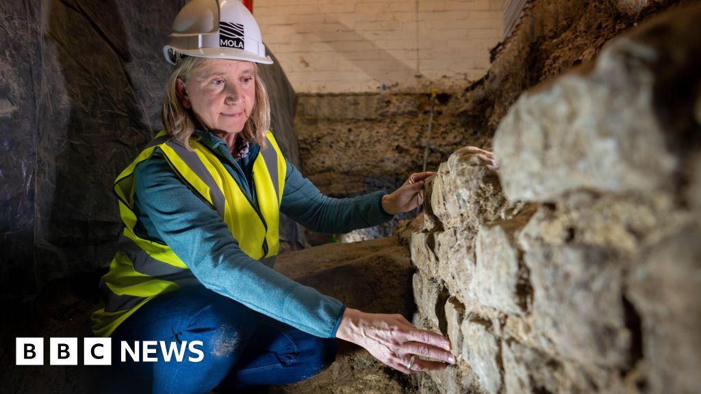 colguides's tweet card. The discovery has been described as one of the most important pieces of Roman history in the City of London.