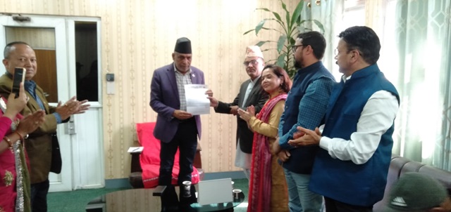 DevprakashTri15's tweet card. नागरिक शक्ति नेपालको एक प्रतिनिधिमण्डलले आज (२० कात्तिक) कृषिमन्त्री रामनाथ अधिकारीलाई भेटी किसानको हितका निम्ति विभिन्न माग प्रस्तुत गरेको छ । अर्गानिक उत्पादन गरि आफ्नो परिवारलाई कृषिमा आत्मनिर्भर...