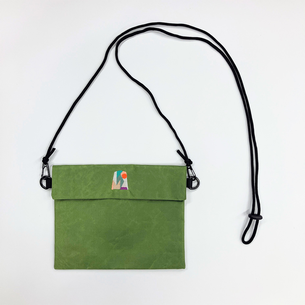 jsa_onlinestore's tweet card. サコッシュ　グリーン・駒テラスロゴを購入できます。公益社団法人 日本将棋連盟オンラインストアでは将棋盤・駒・扇子・免状他将棋グッズ等豊富な品揃えを取扱う通販サイトです。イベントや大会参加などもご利用いただけます。