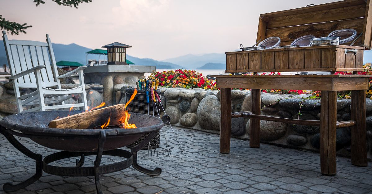 shorelodgejobs's tweet card. SUMMARY: Our Banquet Servers provide quality service to our guests during their dining experience, they serve all tables at the same time, up to hundreds of people. They work very closely with our...