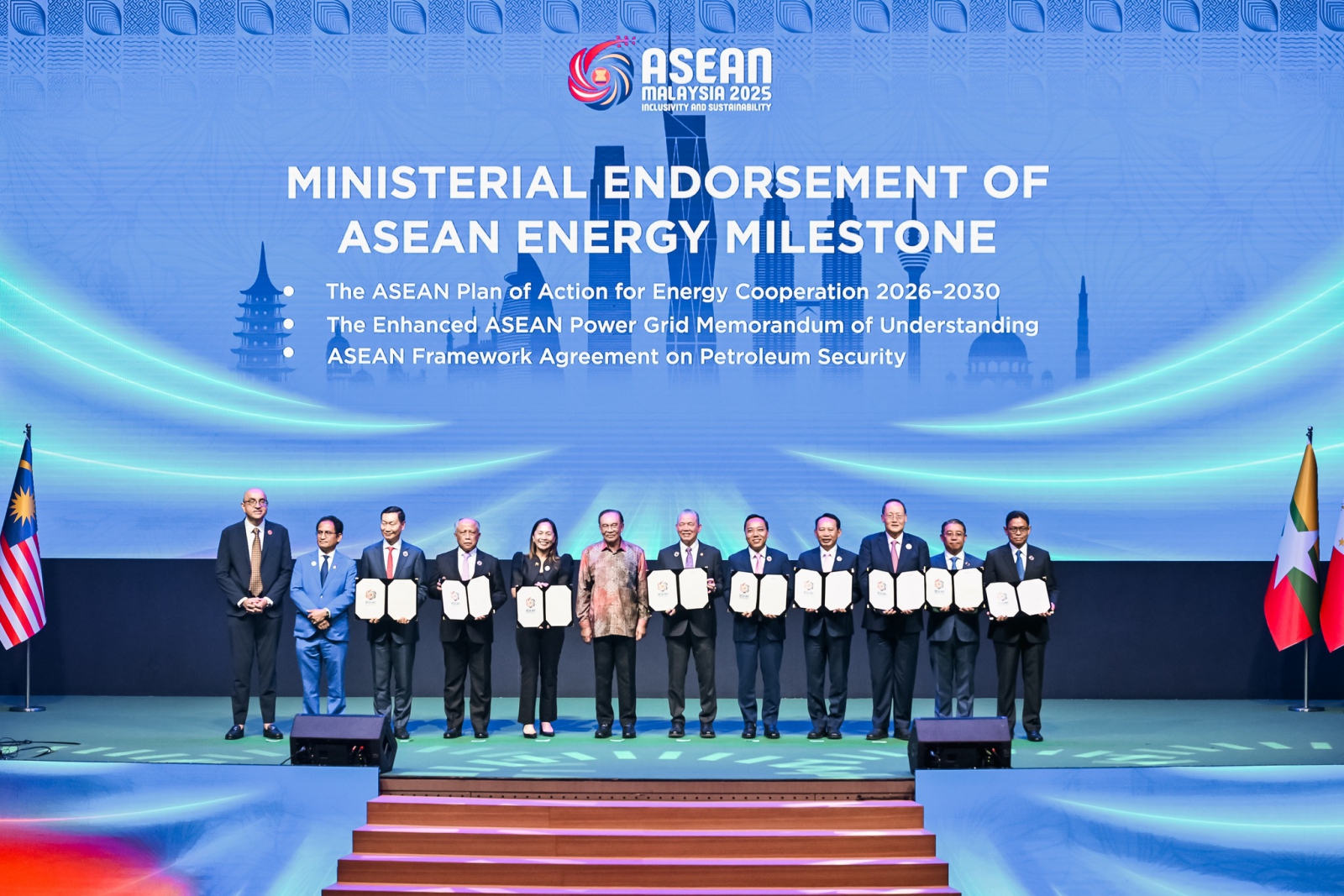 CASEforSEA's tweet card. Financing for the ASEAN Power Grid is gaining traction, but political will, regulatory alignment, and institutional capacity are key to turning vision into reality.