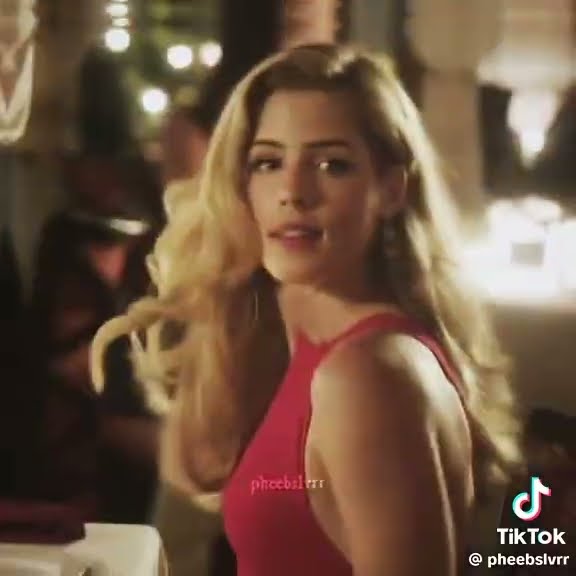 julia_usry's tweet card. best hacker Felicity Smoak #felicitysmoak #thearrow #besthacker...