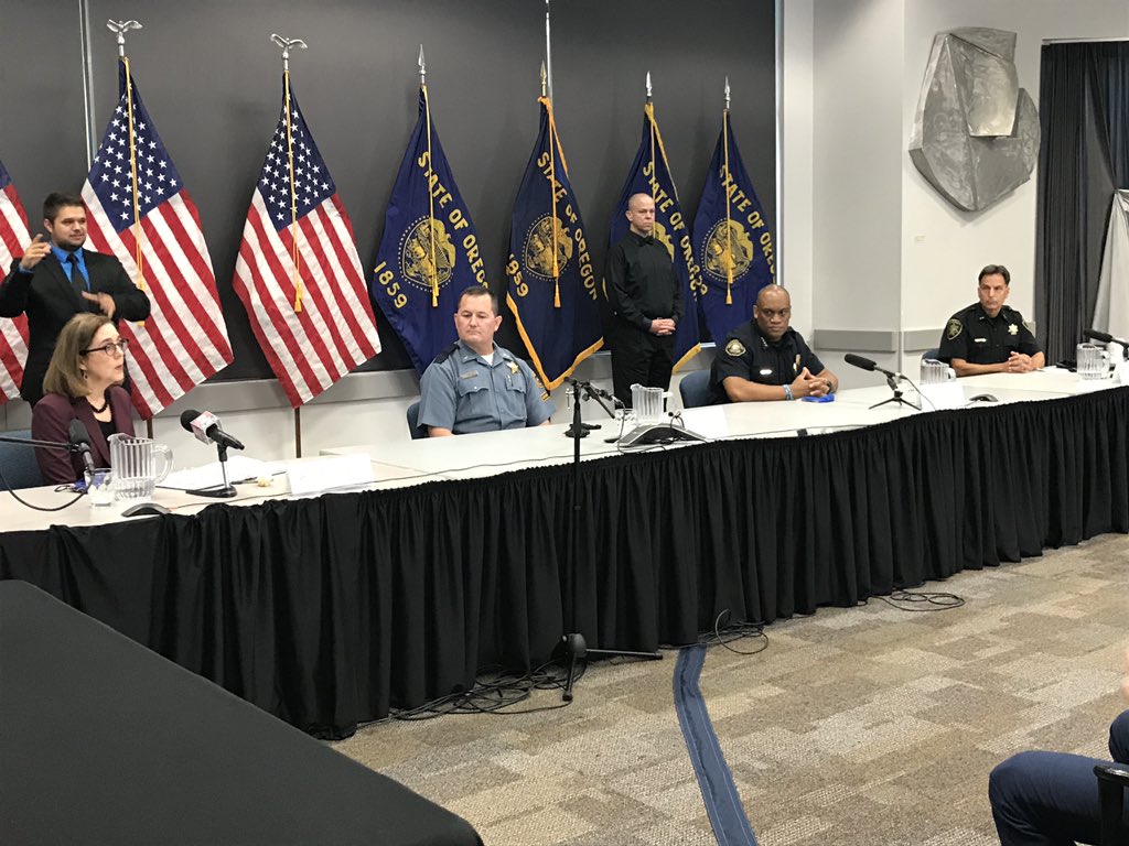 MadCabbageFlow's tweet card. PORTLAND, Ore. - Memebers of the Portland Police Bureau’s Rapid Response Team were deputized as Federal Marshals on Saturday morning ahead of a planned rally by the Proud Boy group and expected...