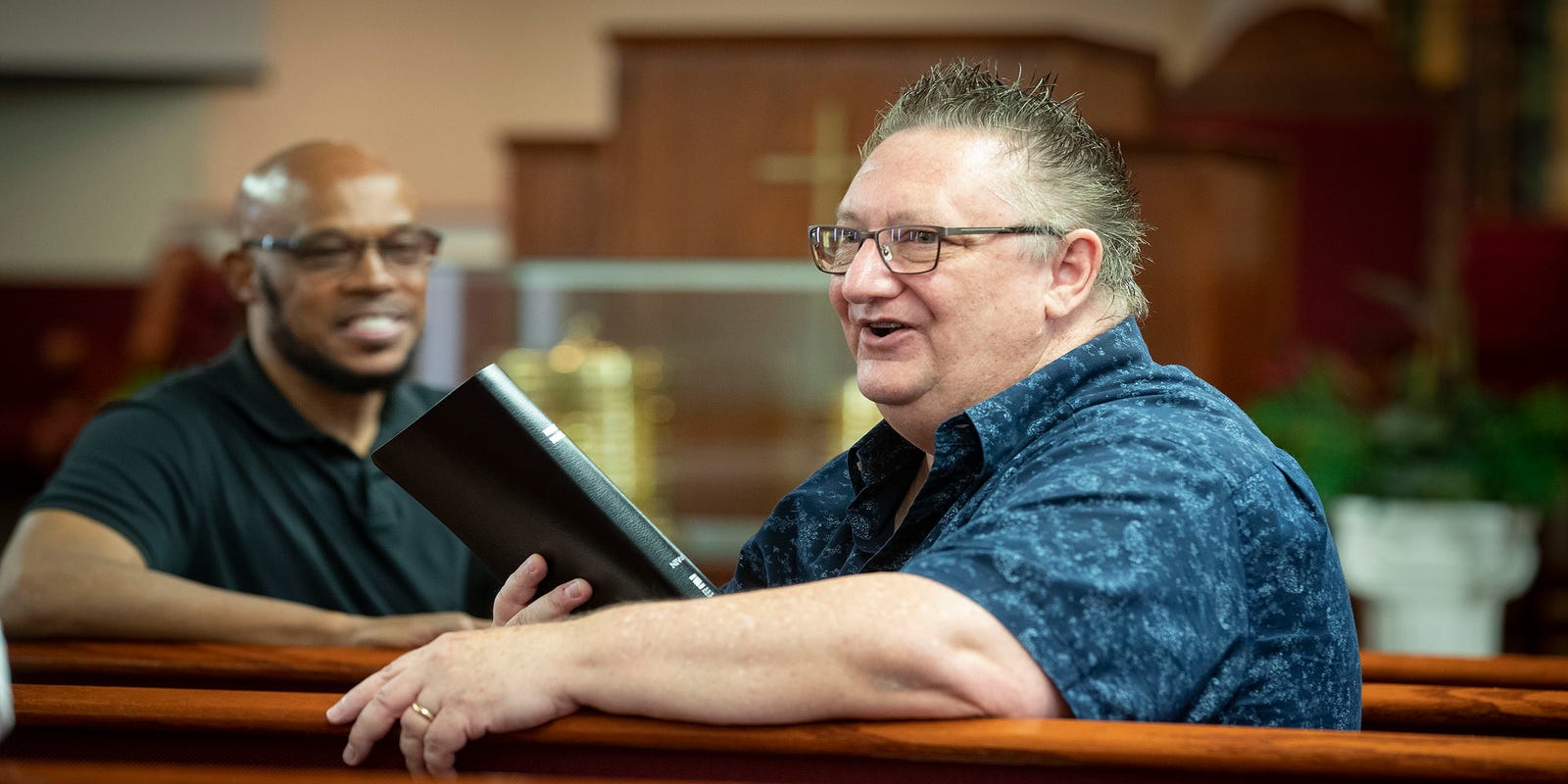 AndersonSpeaks's tweet card. Richard Harris, a former Klansman, and Kenneth Stephens, whose brother was murdered by two white men, show meaning of forgiveness and grace.