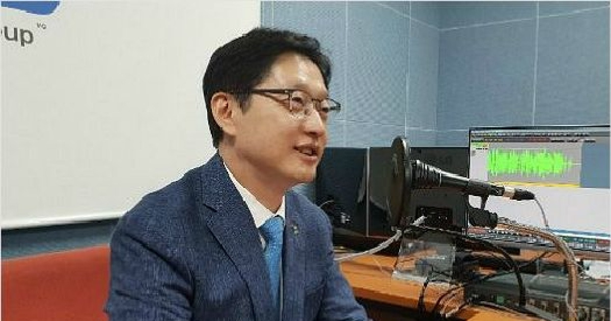 Jaemyung_Lee's tweet card. 김경수 경남지사가 인구 100만 이상 도시들의 특례시 추진에 반대한 이재명 경기지사에 대해 "중앙 정부를 상대로 공동으로 대응하자"고 제안했다. 김 지사는 25일 경남CBS <시사포커스>에 출연해 "특례시가 경남과 창원 그리고 경기도와 용인, 고양, 수원 등 광역·기초단체와의 갈등의 문제가 아니다"며 "이 부분은 중앙 정부와 지방 정부의 자치분권을 얼마나