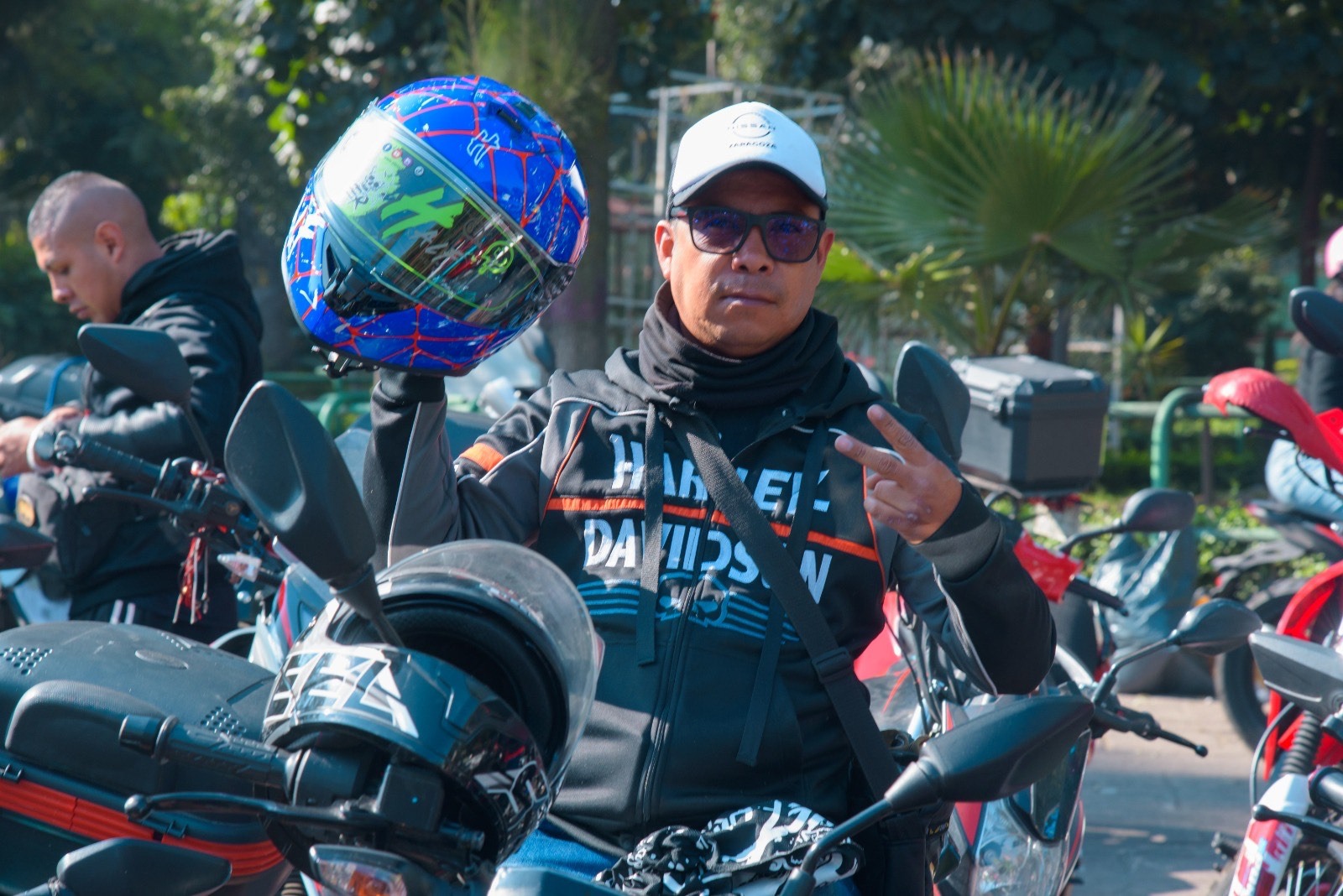 Eje19periodico's tweet card. El Gobierno del Estado de México a través de la Secretaría de Movilidad (Semov) entregó 200 cascos certificados gratuitos a integrantes de colectivos de motociclistas de la Zona Oriente de la...