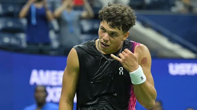 opsNetwork1990's tweet card. Discover Ben Shelton’s rise in 2025 tennis, ATP titles, Grand Slam semifinals, and why he’s America’s promising star with a powerful serve.