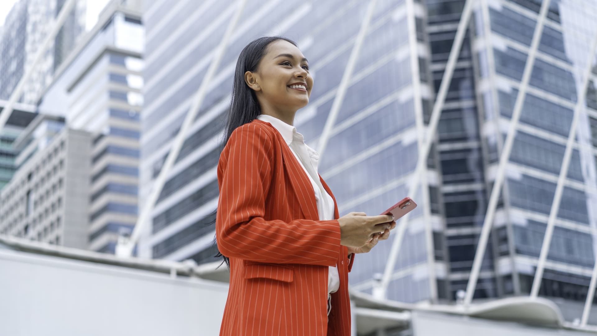 CNBCMakeIt's tweet card. If you want to gain influence at work, prioritize getting your job done over being nice, says Stanford organizational behavior professor Jeffrey Pfeffer.