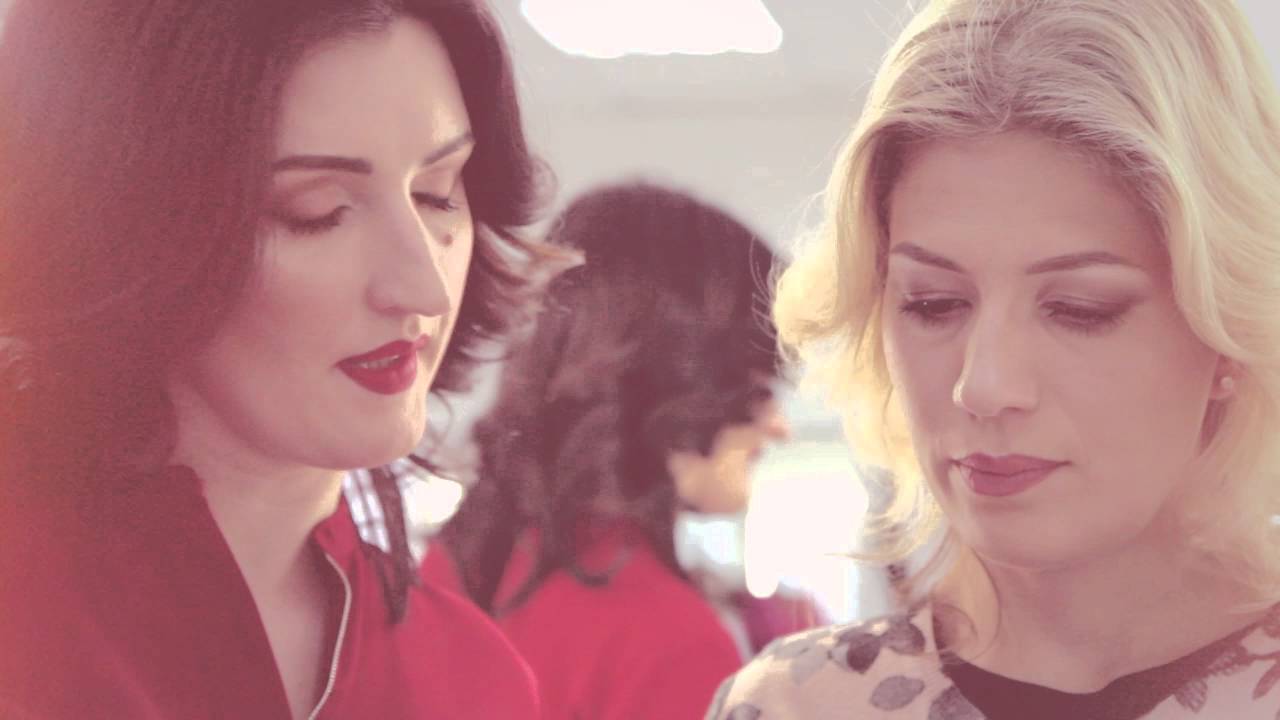 LookproPro's tweet card. Лучшие курсы визажистов