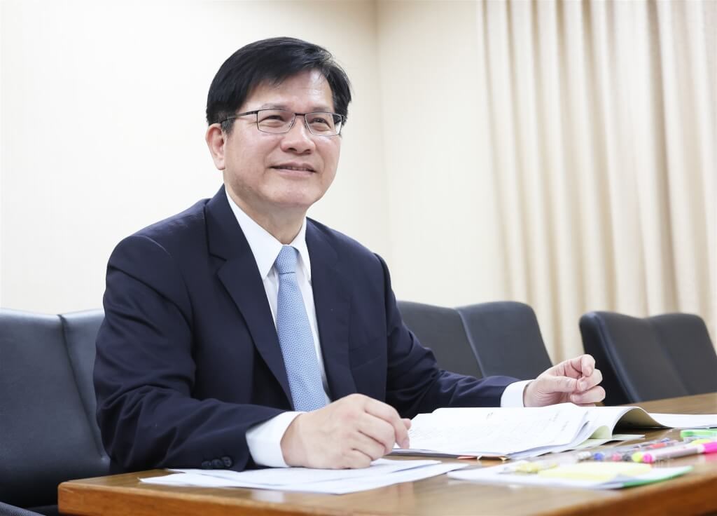 Taiwan_in_Japan's tweet card. 林佳竜（りんかりゅう）外交部長（外相）は20日、中国の日本産水産物の輸入再開の停止を受け、台湾はこの肝心なタイミングで日本を支援するとの考えを表明した。日本への支援によって局面を効果的に安定させ、中国共産党のいじめ行為を阻止できると強調した。