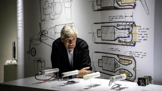 RobinSpring's tweet card. Dyson, the company behind high-tech vacuums and hand dryers, says it has received an emergency order from the United Kingdom for 10,000 ventilators, and it has already designed a new machine.J…