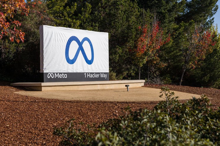 kevinmarsh's tweet card. Meta COO Sheryl Sandberg says adjusting to the iPhone maker’s app-tracking changes will take time