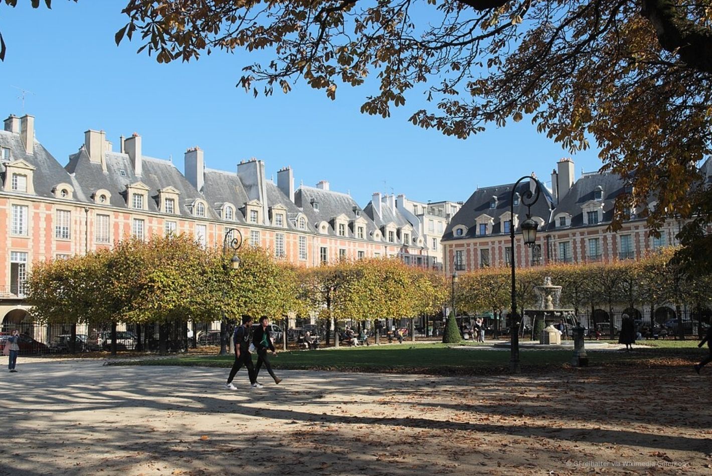 irefeurope's tweet card. Le Conseil de Paris l’a voté mardi 18 novembre : un des hôtels particuliers de la place des Vosges sera transformé pour accueillir dix-sept logements sociaux. Encore une fois, c’est Nicolas qui...