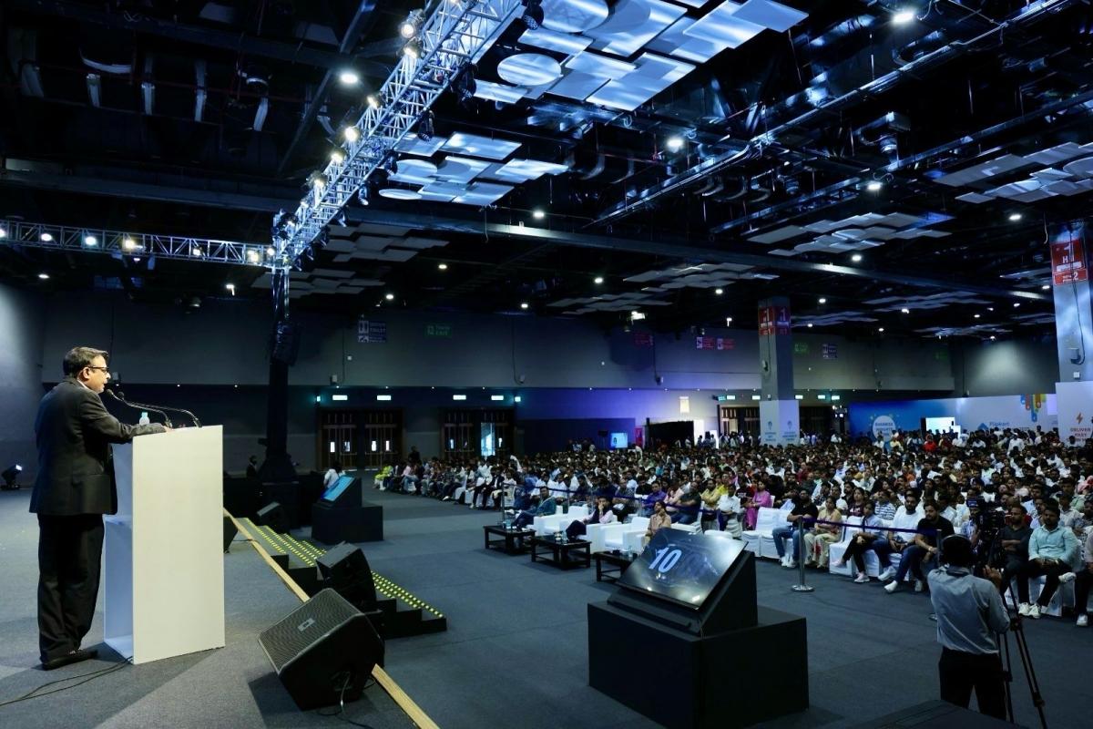 ibtimes_india's tweet card. Flipkart concluded its 2025 Delhi Seller Summit with over 3,000 entrepreneurs, where Union Minister Prahlad Joshi praised the platform's role in empowering MSMEs and balancing consumer welfare with...