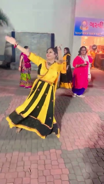 avamitverma77's tweet card. #ytshortsindia #dance #ytviral #ytshort #garba #easysteps #navratri...