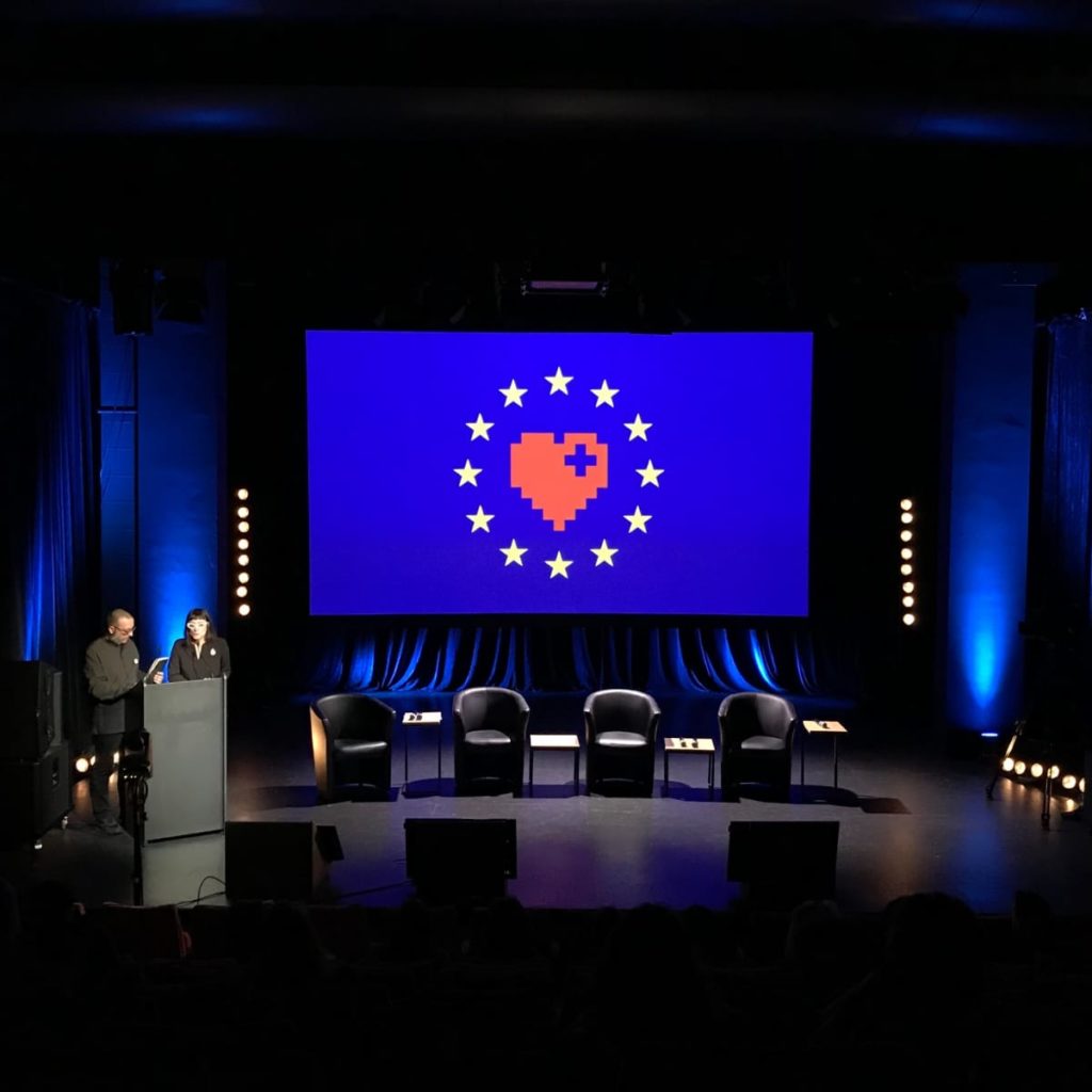 AbitareNuovo's tweet card. Col workshop "Data and Computation cyberdiversity: pluralismo e Intelligenza artificiale. Nuove pratiche per l’analisi e lo studio delle tecnologie" ha avuto inizio la collaborazione fra FBK e il...