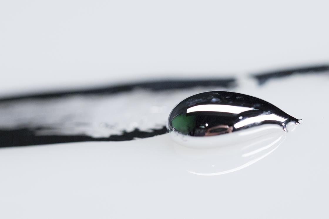 ChemistryWorld's tweet card. Electrochemical reduction with liquid metal electrode converts carbon dioxide back into carbon