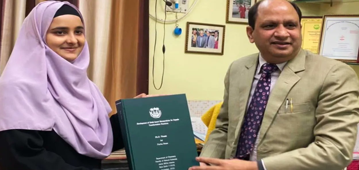 AwazTheVoiceUrd's tweet card. جامعہ ملیہ اسلامیہ -نانوکاٹیلیٹک گرین کیمسٹری میں ایک اہم پیش رفت ، پروفیسر توقیر احمد اور ڈاکٹر فرح ناز کو پیٹنٹ