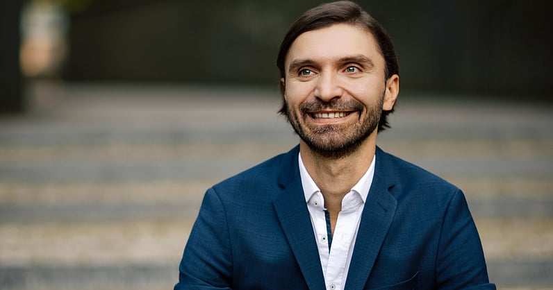 residentdigital's tweet card. Dr. Matthias Wojcik, founder of Biosomo, has revolutionized the wellness industry by prioritizing scientific integrity over marketing trends. With a background in pharmacology, Wojcik developed...