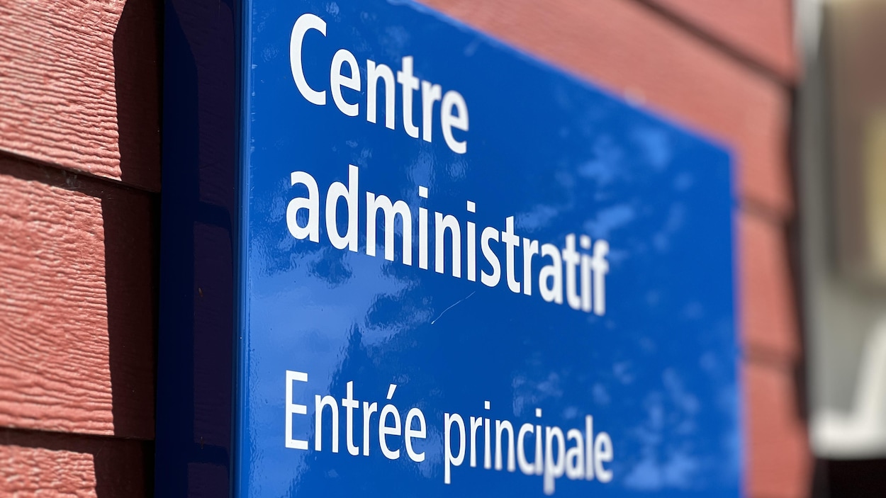 MathieuGohier's tweet card. Pour toucher à l'argent promis, les centres de services scolaires doivent s’engager à regrouper des services administratifs à l'échelle régionale ou nationale.