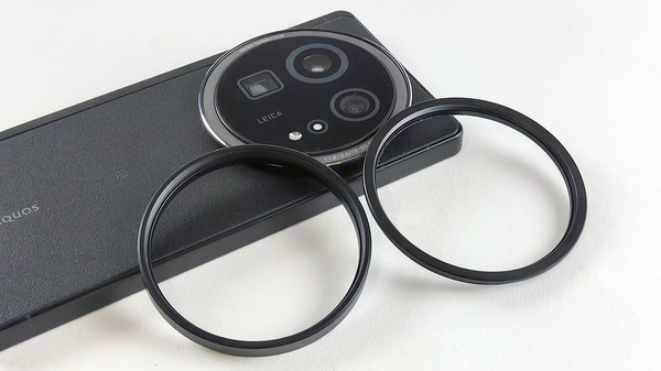 hkyamane's tweet card. AQUOS R9 proには62mmのレンズフィルターが装着可能だが、アタッチメントの厚さがメーカーによって異なる。エレコムは厚くがフィルターの脱着が容易、LooCoは薄さが特徴。使い分けが推奨される。