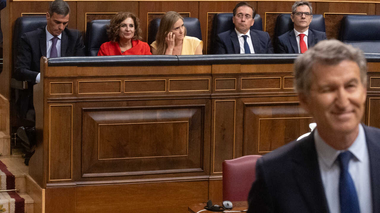 PabloEchenique's tweet card. El partido de Sánchez se alinea con los de Feijóo para tumbar una iniciativa que defienden varios colectivos