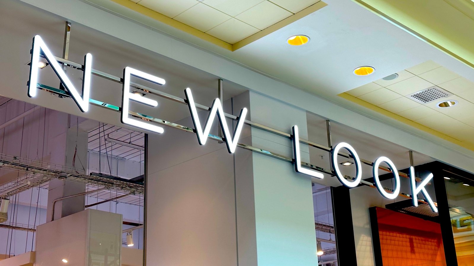 RTEbusiness's tweet card. Fashion retailer New Look is to exit Ireland and its 347 workers around the country are facing redundancy.