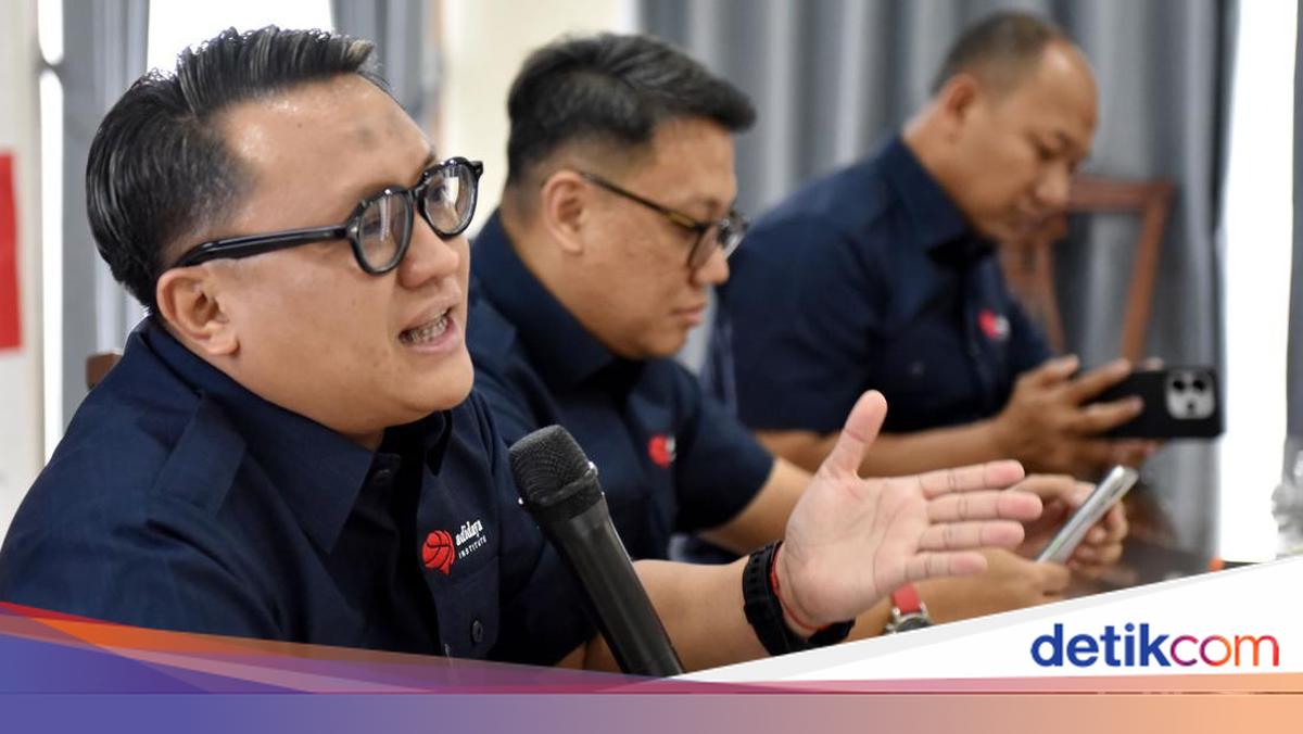 Torumar908's tweet card. Survei Adidaya Institute menunjukkan dinamika public mood atas isu ijazah Jokowi, kinerja Wapres Gibran, dan wacana duet Prabowo-Gibran dua periode.