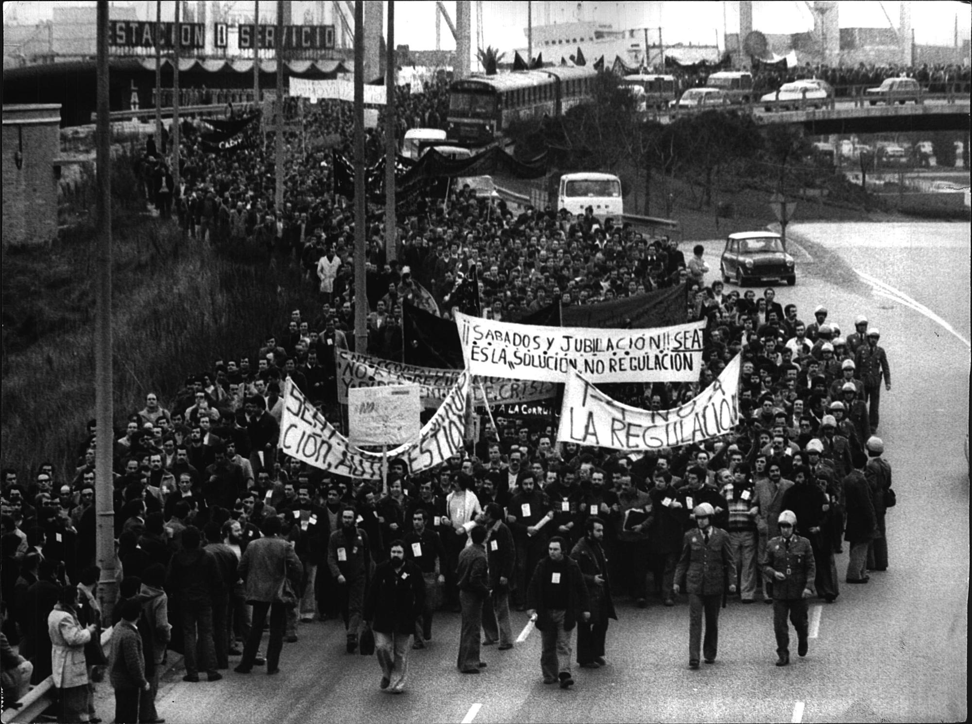 HoritzoS's tweet card. «Crec que el pitjor que et va passar va ser descobrir que la democràcia acabava amb la política. Això va ser el pitjor. Passar-te vint, trenta anys de franquisme exigint que arribés la democràcia, i...