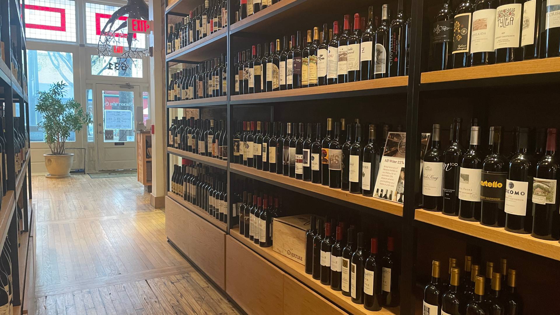 UpstateBiz's tweet card. Foxcroft Food & Wine will close its downtown Greenville location after Oct. 31.