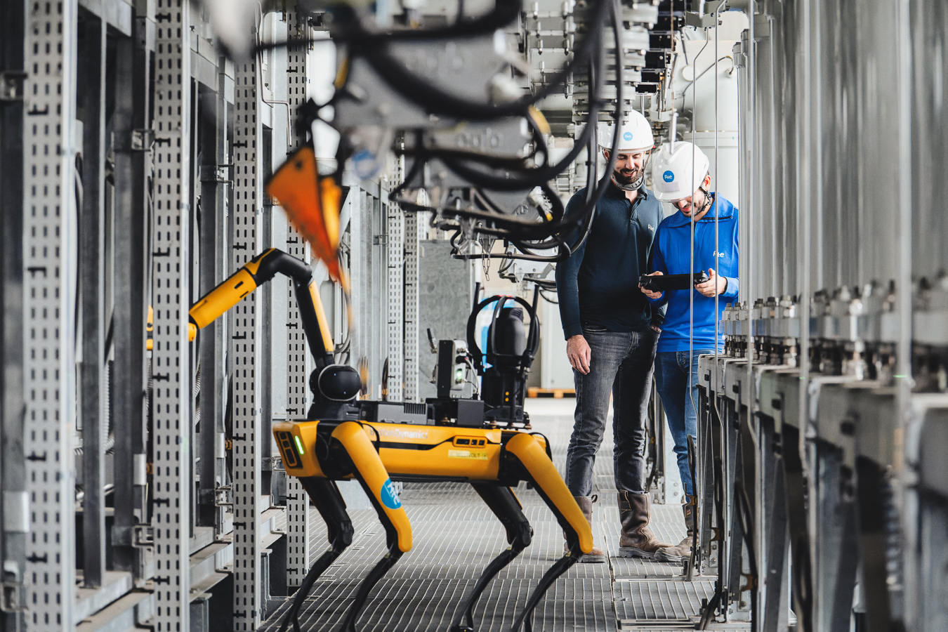 IntuitiveRobots's tweet card. Nouveau : Expérimentation du robot Spot de Boston Dynamics pour expérimenter un cas d'usage où collecter des données en milieu hostile.