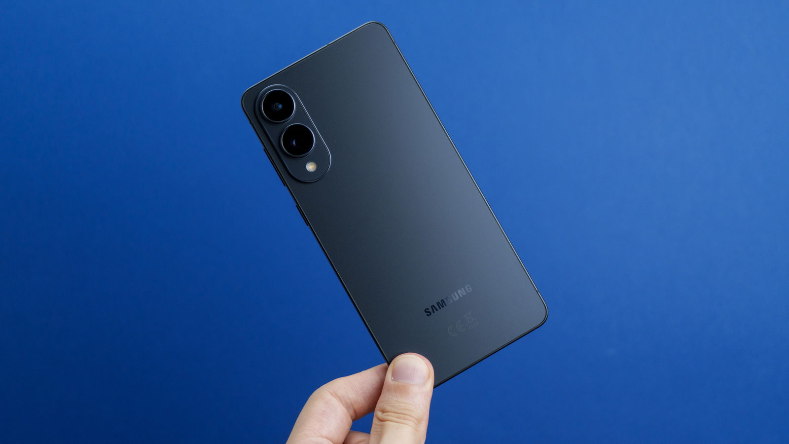 TomsHWItalia's tweet card. L'etichetta EPREL dell'iPhone Air mostra un'autonomia della batteria inferiore rispetto al Samsung Galaxy S25 Edge secondo i nuovi dati emersi.