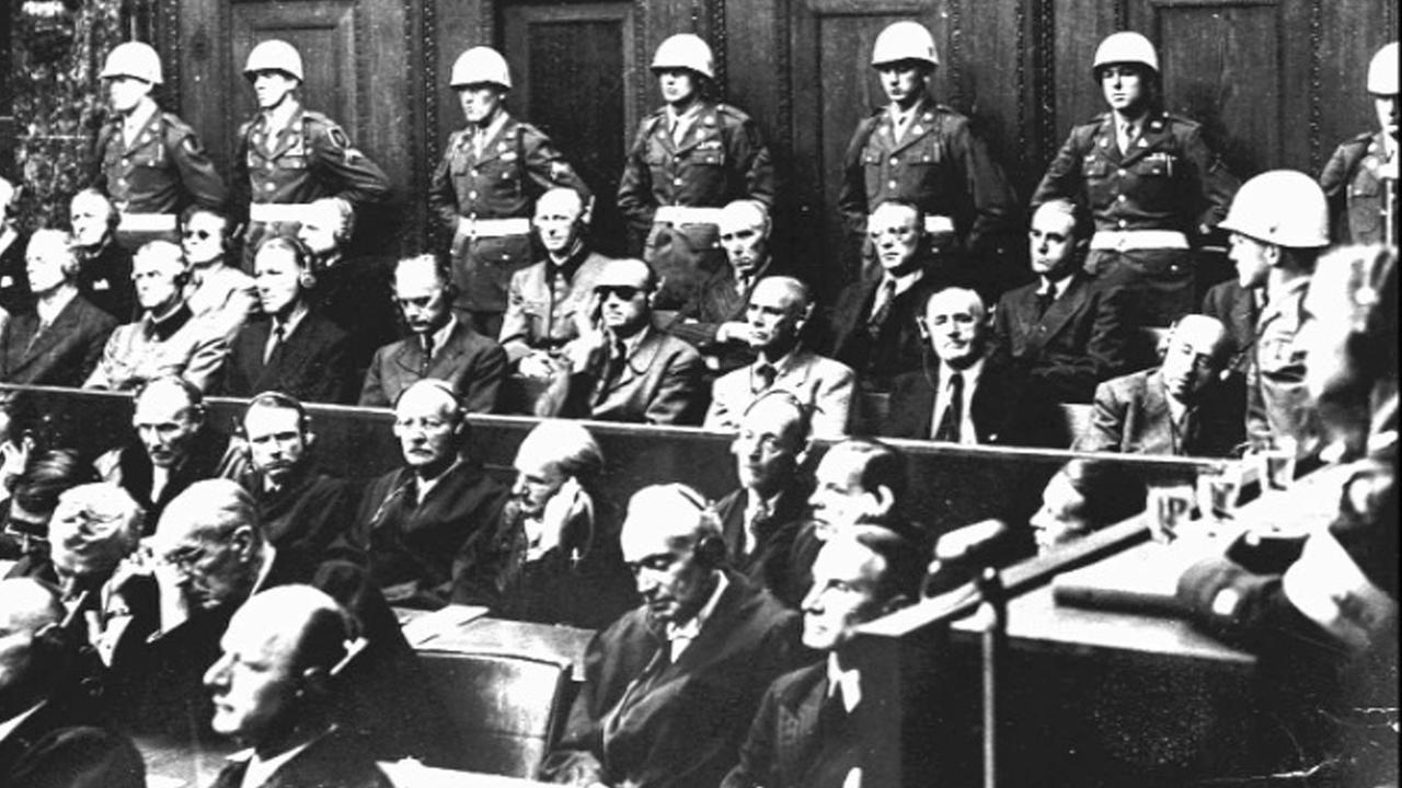 ZDFheute's tweet card. Die juristische Aufarbeitung der NS-Verbrechen durch die Nürnberger Prozesse vor 80 Jahren wirkt bis heute nach. Was wir daraus lernen.