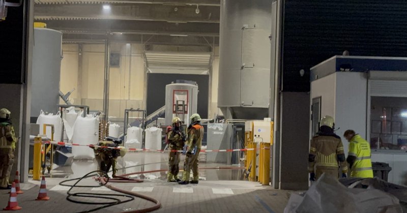 Grote brand bij bedrijf met veel rookontwikkeling