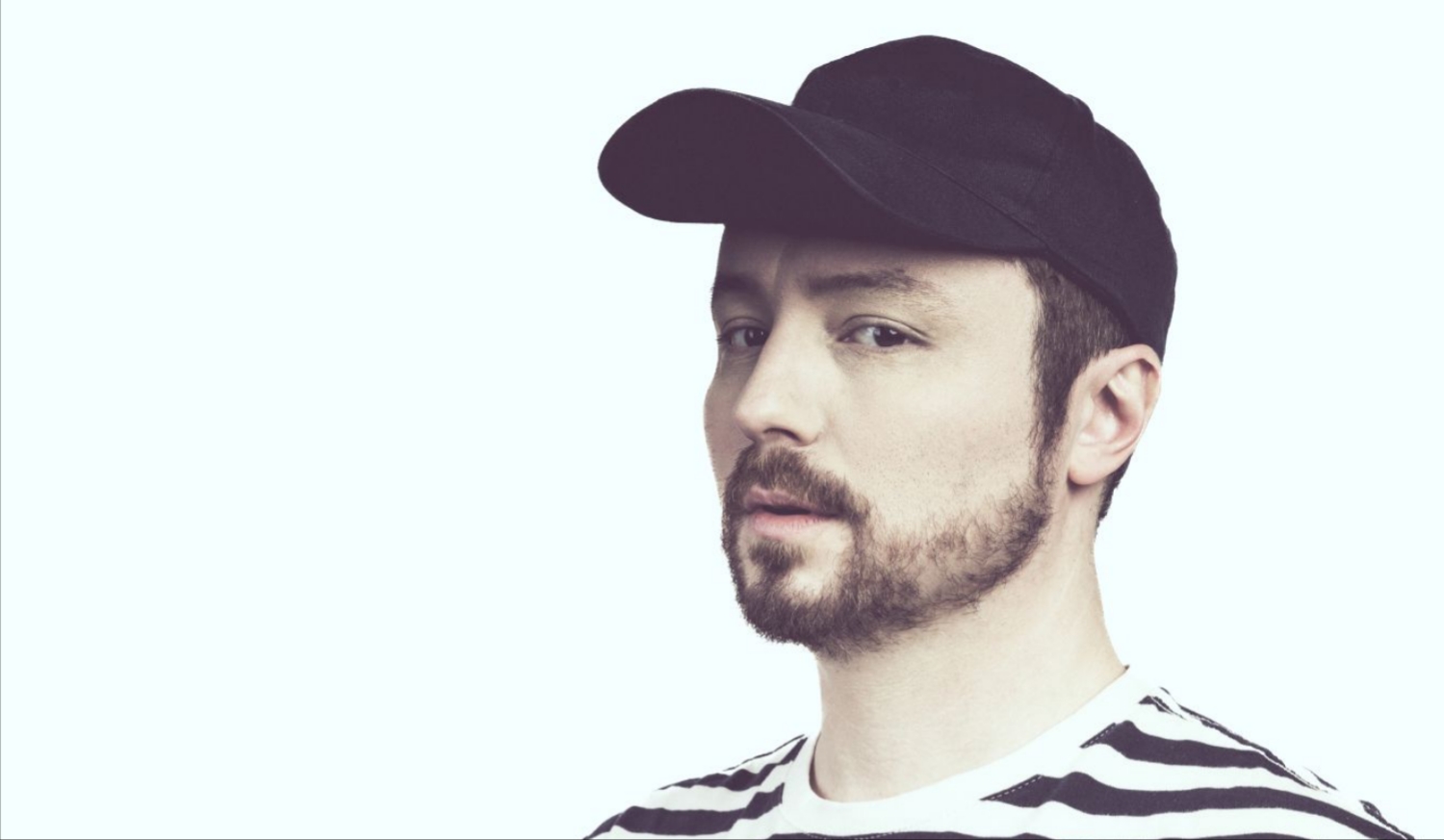 MaestroPrego's tweet card. Il tenore Matteo Macchioni celebra il Natale con tre concerti a Milano, Genova e Torino dal 3 al 12 dicembre.