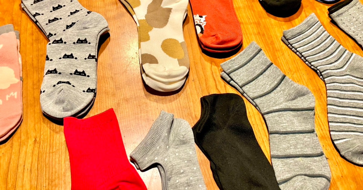 RocketNews24's tweet card. 靴下って、気づいたらいなくなってませんか……？ 筆者が今までの人生の中で紛失した靴下は数知れず。家以外で脱ぐことなんてほとんどないはずなのに。どうして。 しかし …