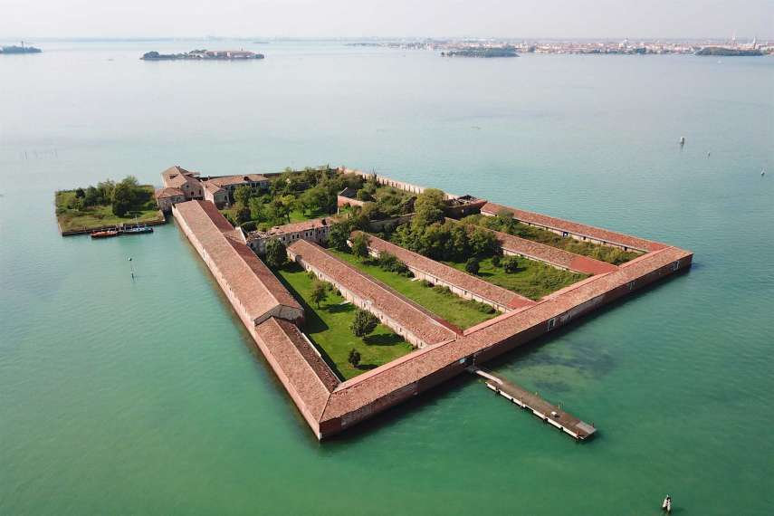 BESTProgram_it's tweet card. By Fondazione Italia Patria della Bellezza In Venice’s lagoon are two islands, the Lazzaretto Vecchio and the Lazzaretto Nuovo, which are special symbols of identity and resistance for a city that is...
