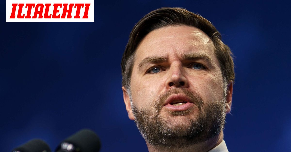 HeikkiAukee's tweet card. Yhdysvalloissa on järjestetty useita mielenosoituksia Valkoisessa talossa perjantaina tapahtuneen sanaharkan jälkeen.