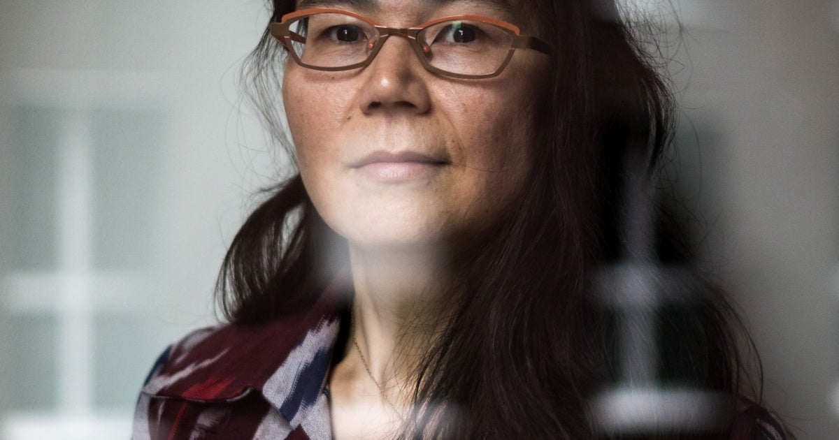 hrw_fr's tweet card. Le 13 octobre, le tribunal d’Evry, en région parisienne, jugera Dilnur Reyhan, éminente universitaire et militante française ouïghoure, présidente de l'Institut ouïghour d'Europe, pour « dégradation...