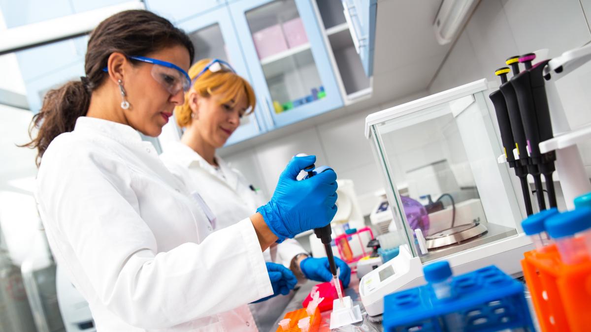 Ines_Marin_G's tweet card. Vota a las finalistas del premio Vanguardia de la Ciencia