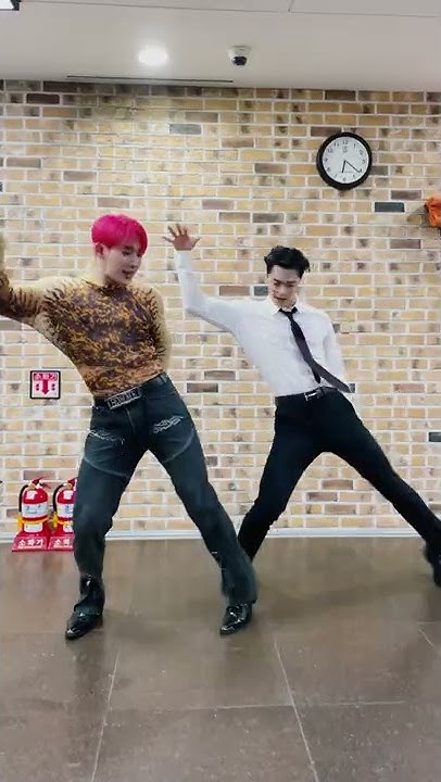 official__wonho's tweet card. 크레이지챌린지 with 문빈 (아스트로) ❤️‍🔥#CRAZYchallenge #WONHO #원호 #shorts