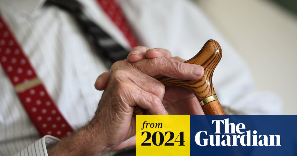 ukinsurancehero's tweet card. Rapid rises achieved in 20th century have slowed significantly, with life expectancy in the US falling