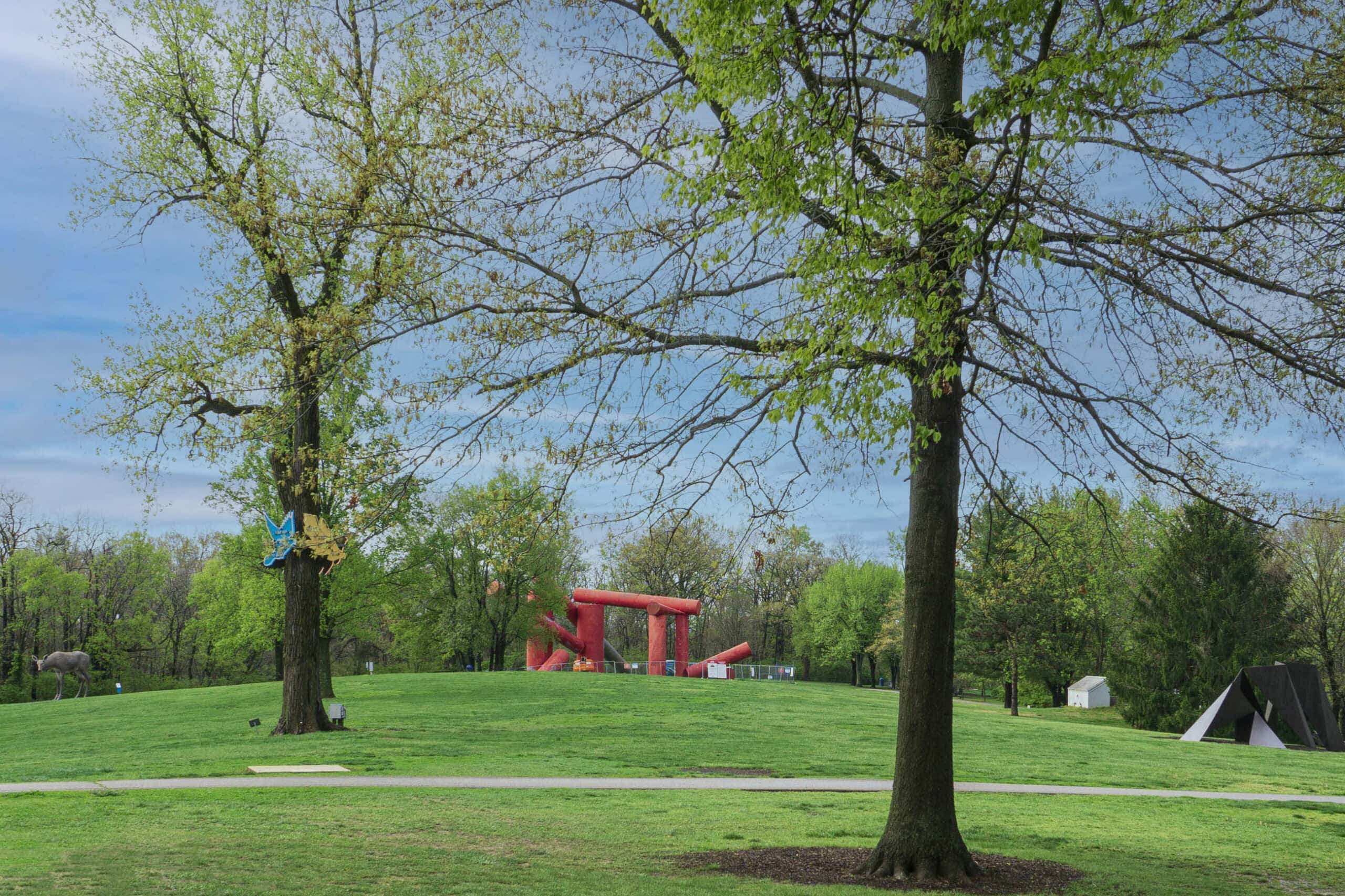Adventuringgal's tweet card. Visit this free St. Louis sculpture park and fall in love with quirky giant art! It's an open-air museum (there's also an indoor exhibition space) with hiking trails, picnic areas, even a woodland....