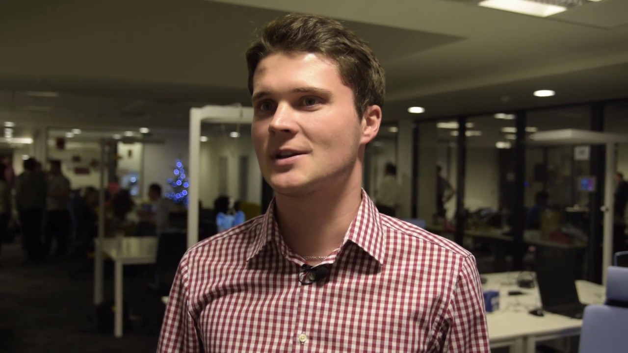 codecampcz's tweet card. Honza doporučuje Code Camp